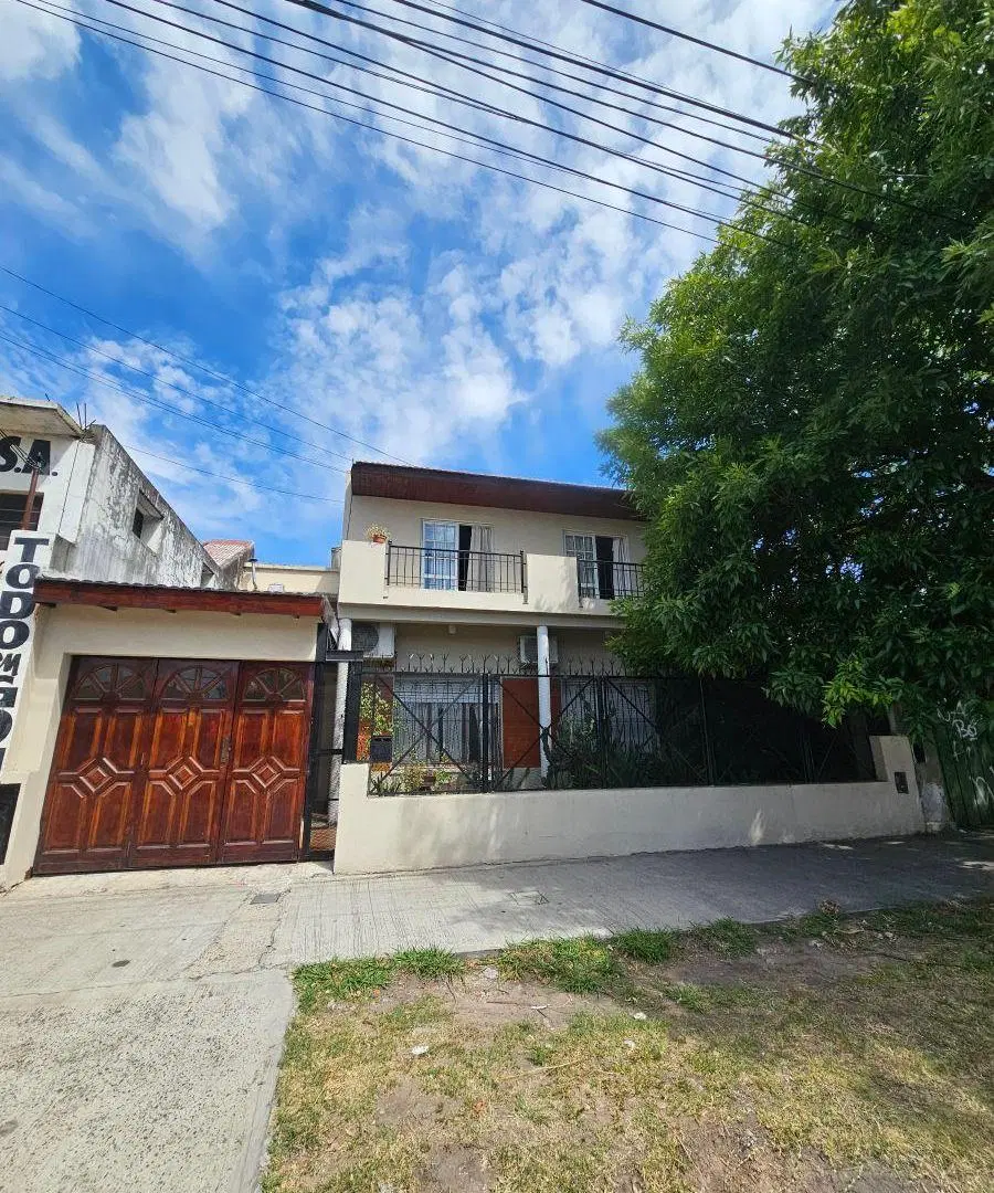 Av. Eva Perón 607 Temperley Casa a la Venta con jardín y garaje 8