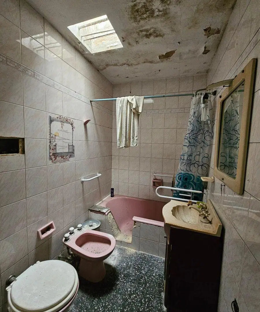Casa antigua a la VENTA a reciclar calle Tilcara CABA 1