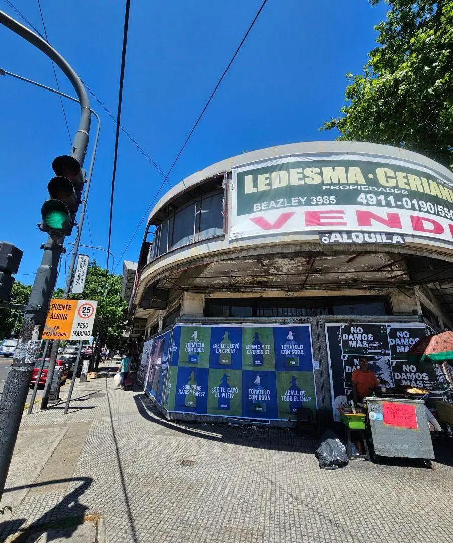 Local a la venta en esquina de 500 m2 en Pompeya 3
