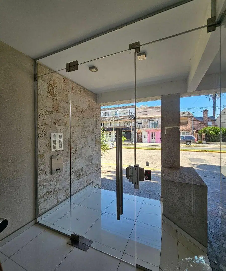 Departamento 2 ambientes a la Venta sobre calle Av. Alte. Brown en Temperley 3