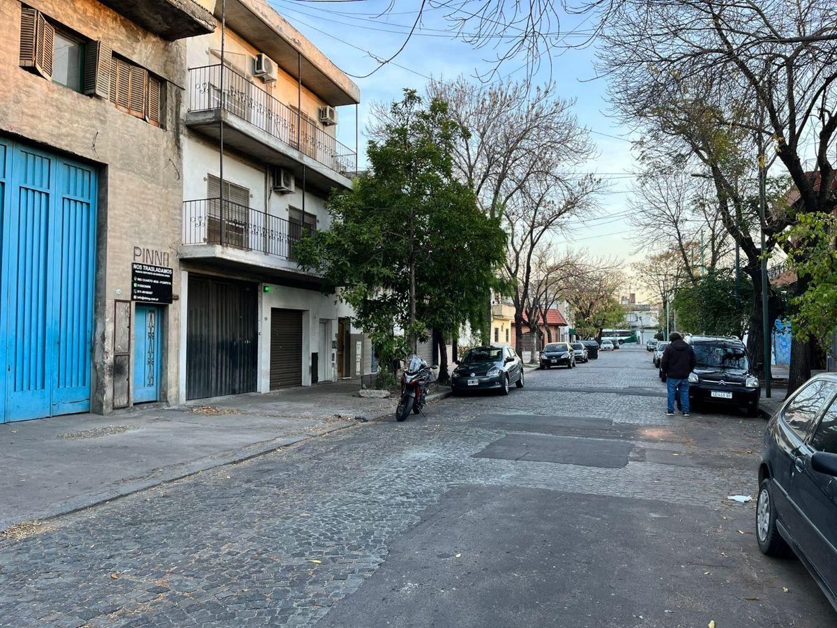 Foto de Galpón con Departamento a la Venta calle Tabaré - Nueva Pompeya - CABA., imagen 2