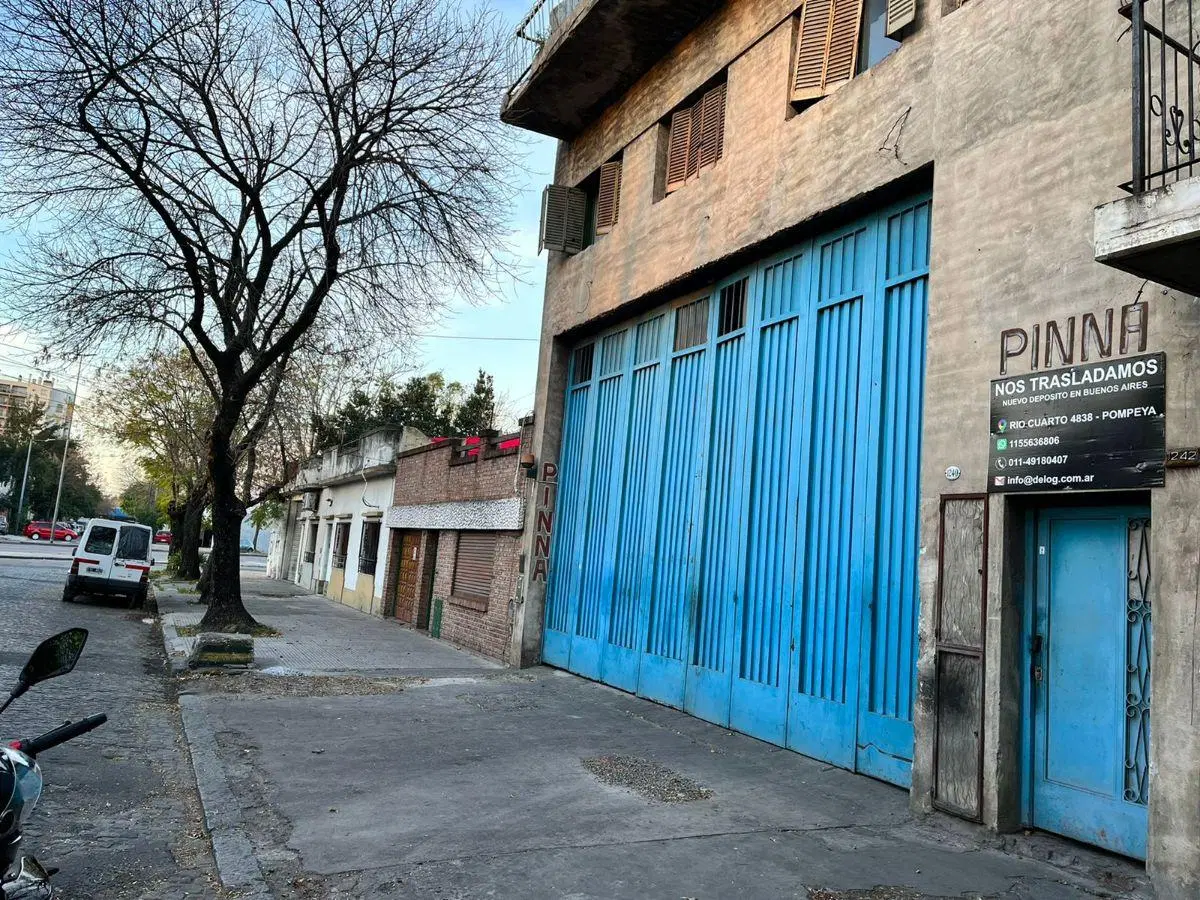 Galpón con Departamento a la Venta calle Tabaré - Nueva Pompeya - CABA. 2