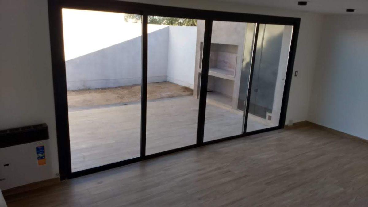 Foto de MIRADORES DE MANANTIALES - DORMITORIO EN SUITE Y VESTIDOR, imagen 1