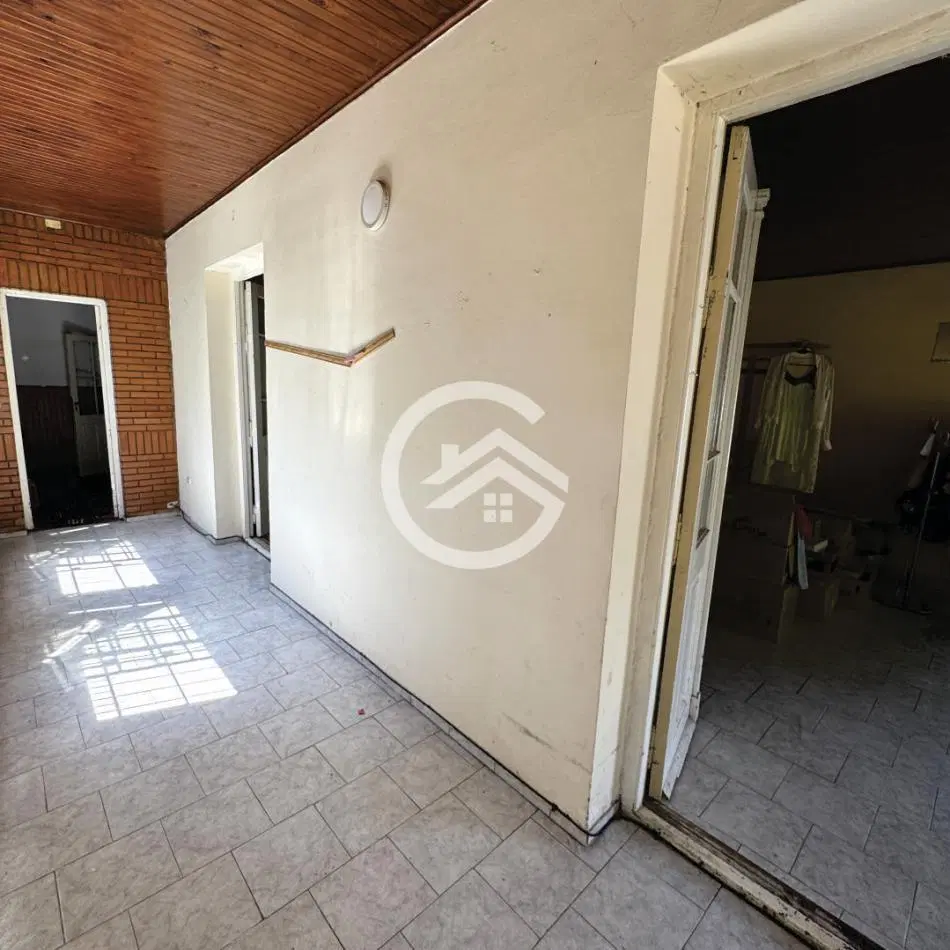 Oportunidad! Casa 5 ambientes con parque. 2
