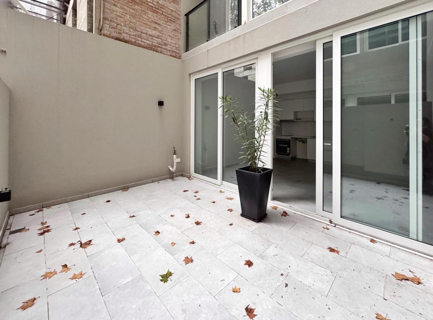Foto de Departamento en Planta baja con patio monoambiente Villa Crespo, imagen 2