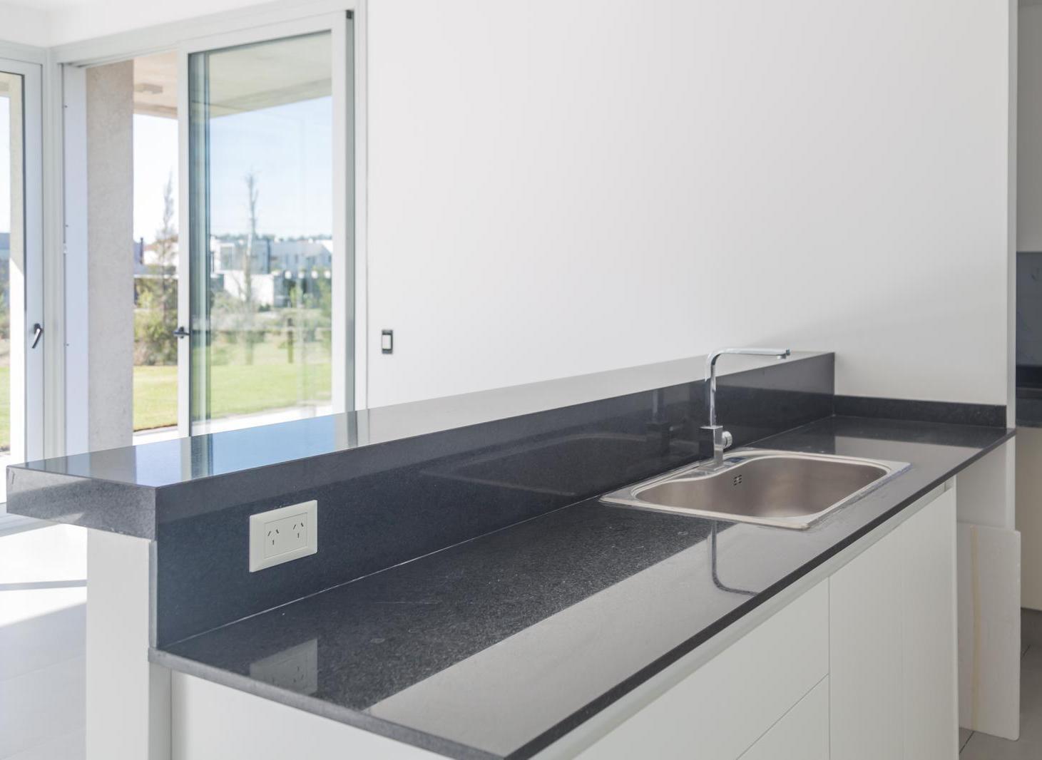 Foto de Venta departamento 4 ambientes con jardín y piscina propia PB en Yoo, imagen 4