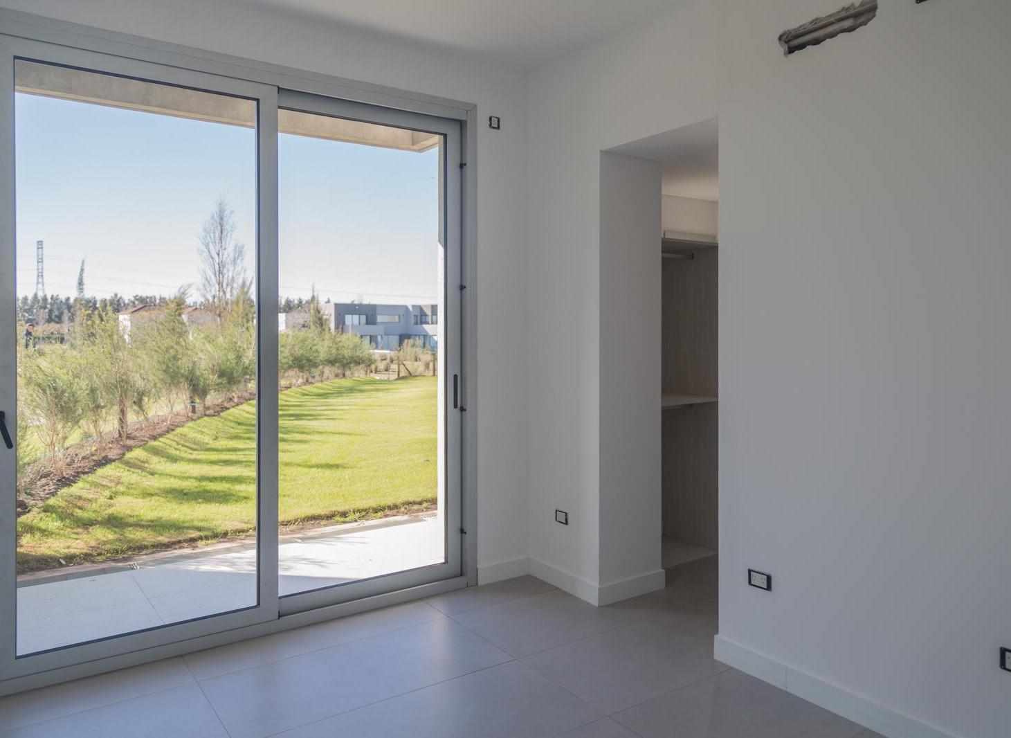 Foto de Venta departamento 4 ambientes con jardín y piscina propia PB en Yoo, imagen 5