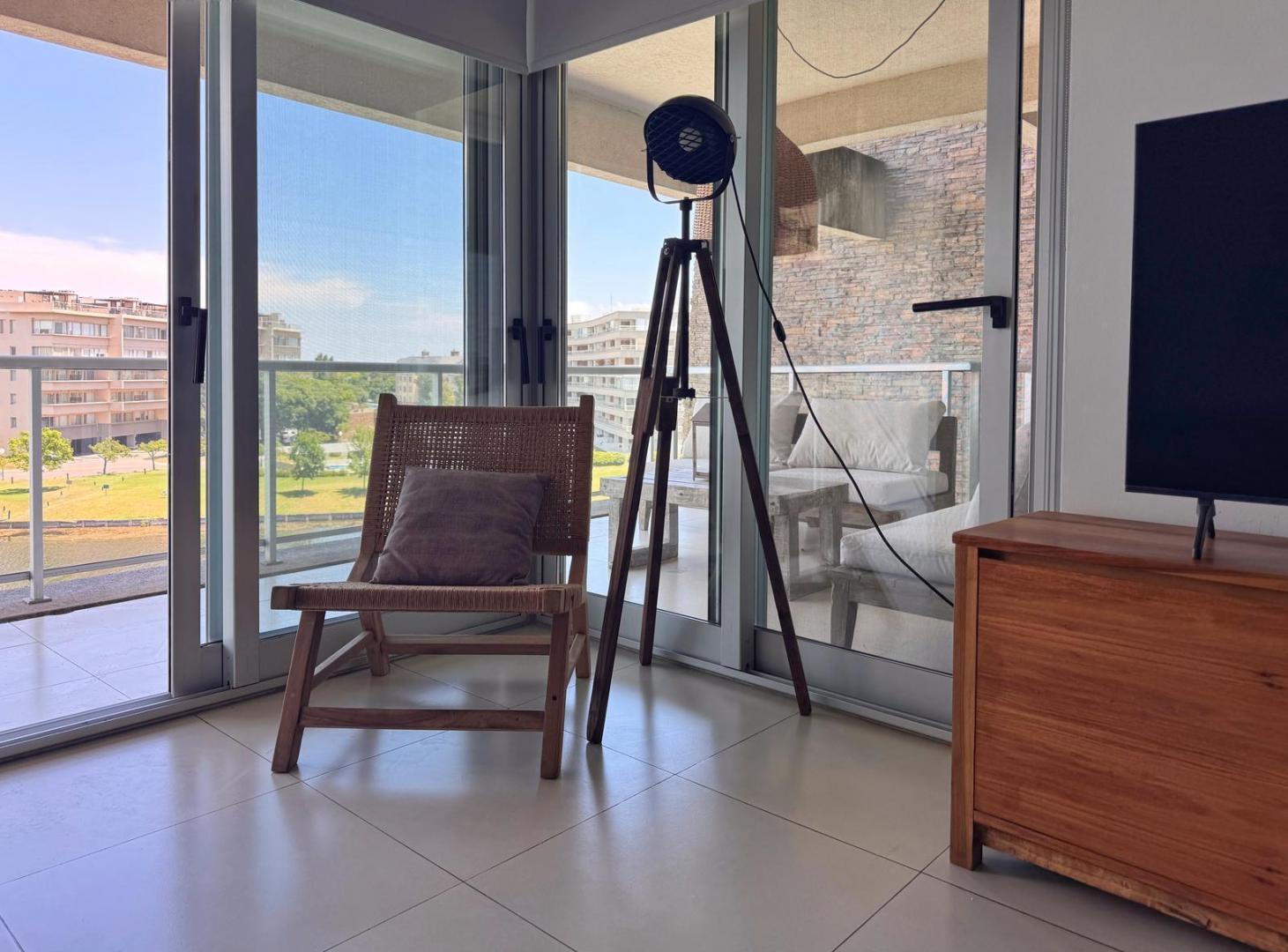 Foto de Departamento en alquiler anual 3 ambientes con muebles vista Lago, imagen 1