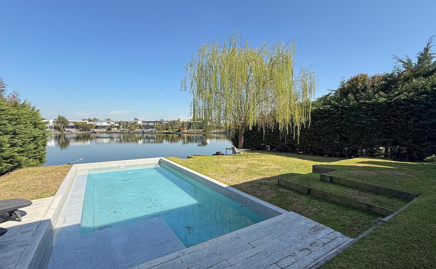 Foto de Casa en Venta al Agua en el Barrio Las tipas, Nordelta, imagen 1
