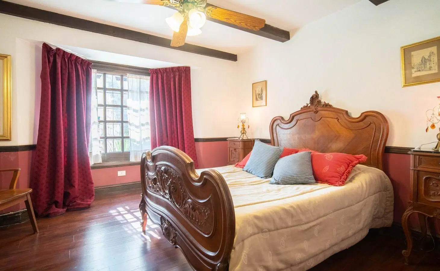 Venta importante casa en Los Troncos con jardín, quincho y casa de huéspedes 3