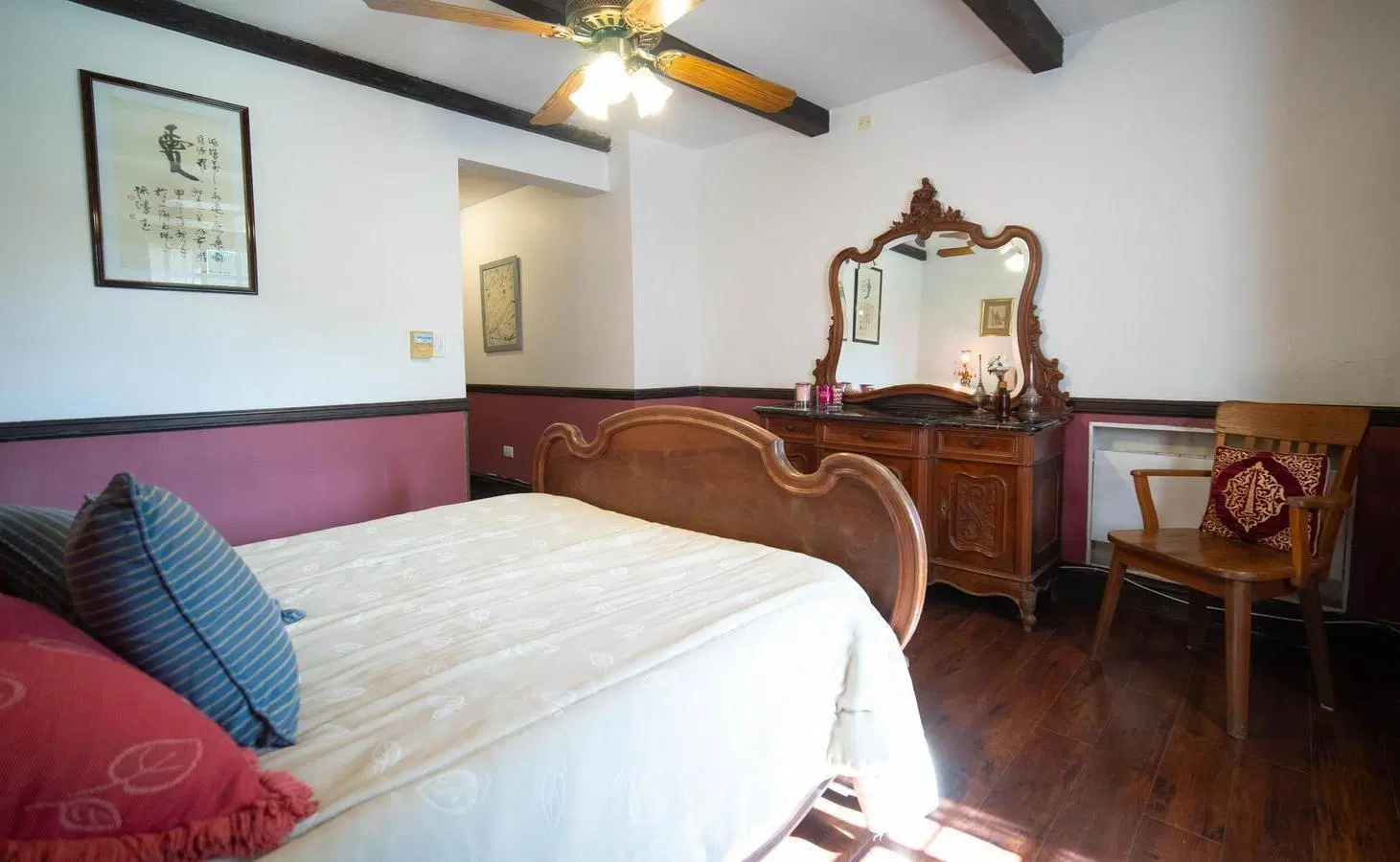 Venta importante casa en Los Troncos con jardín, quincho y casa de huéspedes 4