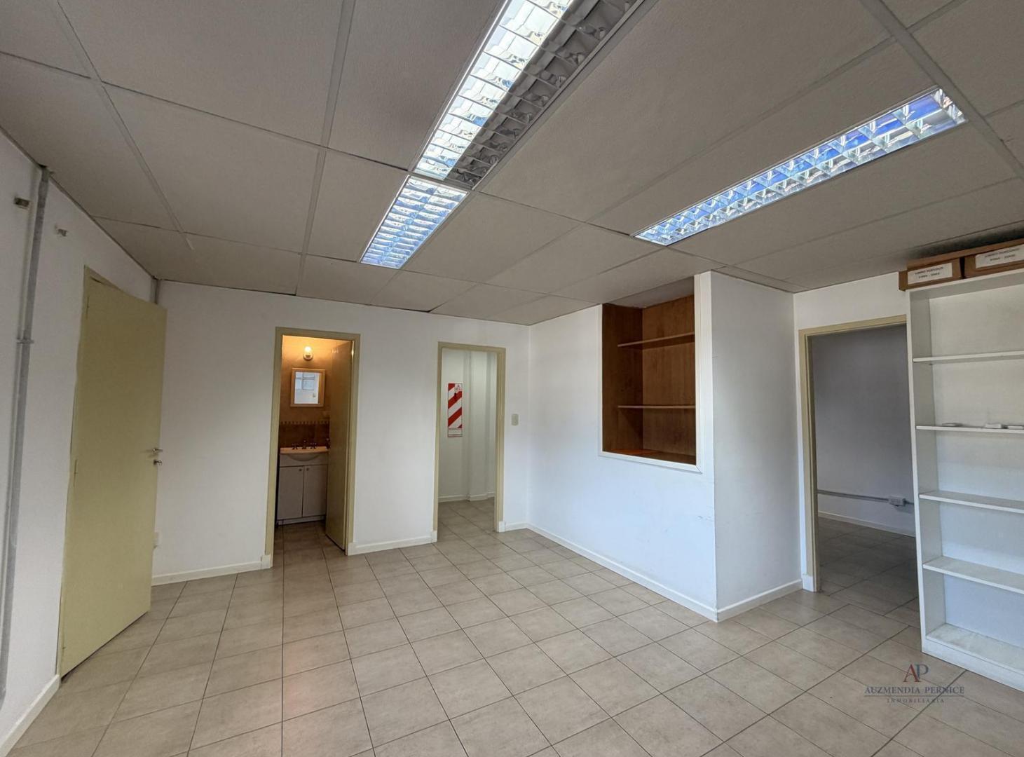 Foto de Alquier Galpón mas oficinas en Puerto, imagen 4