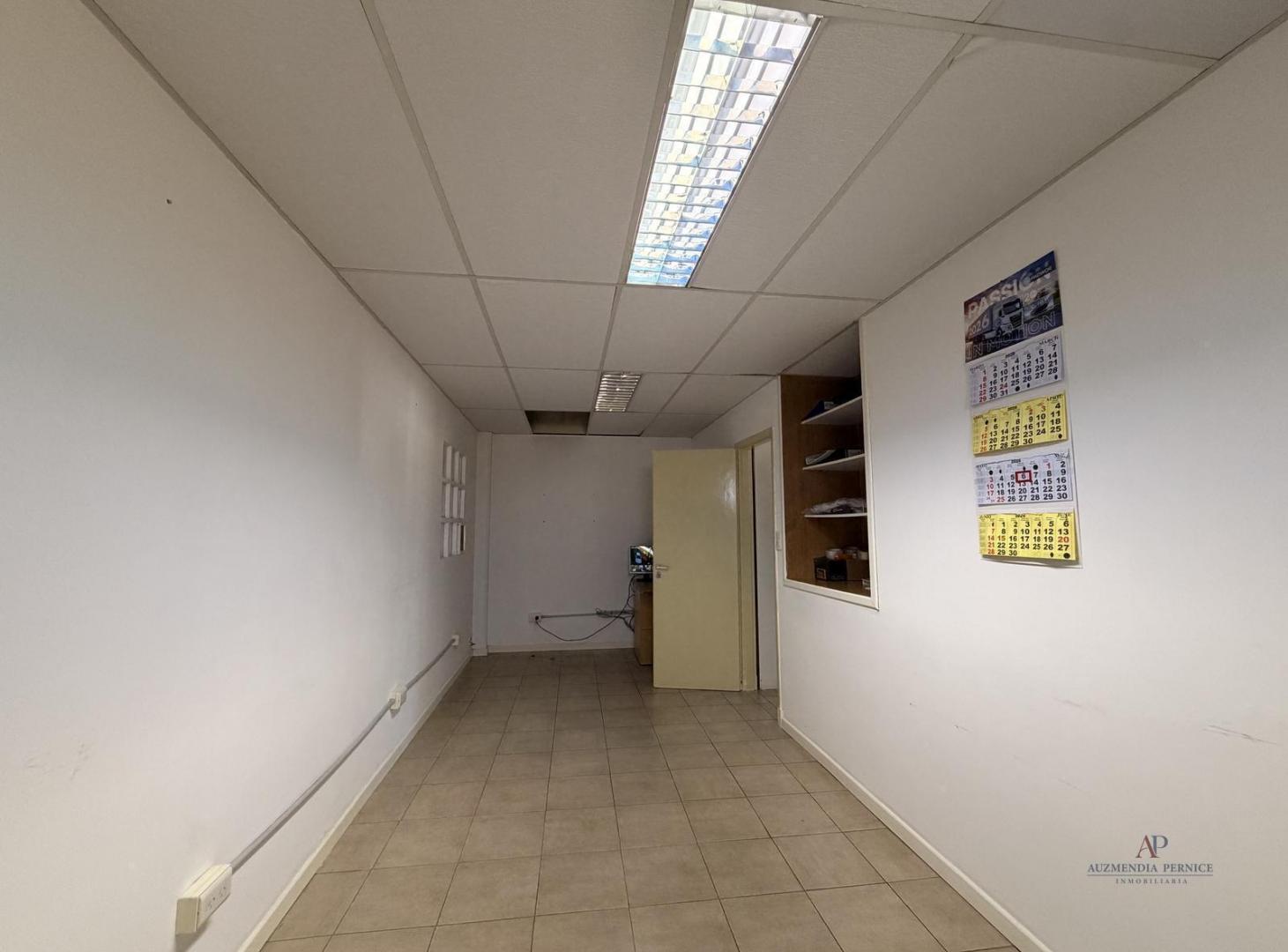 Foto de Alquier Galpón mas oficinas en Puerto, imagen 1