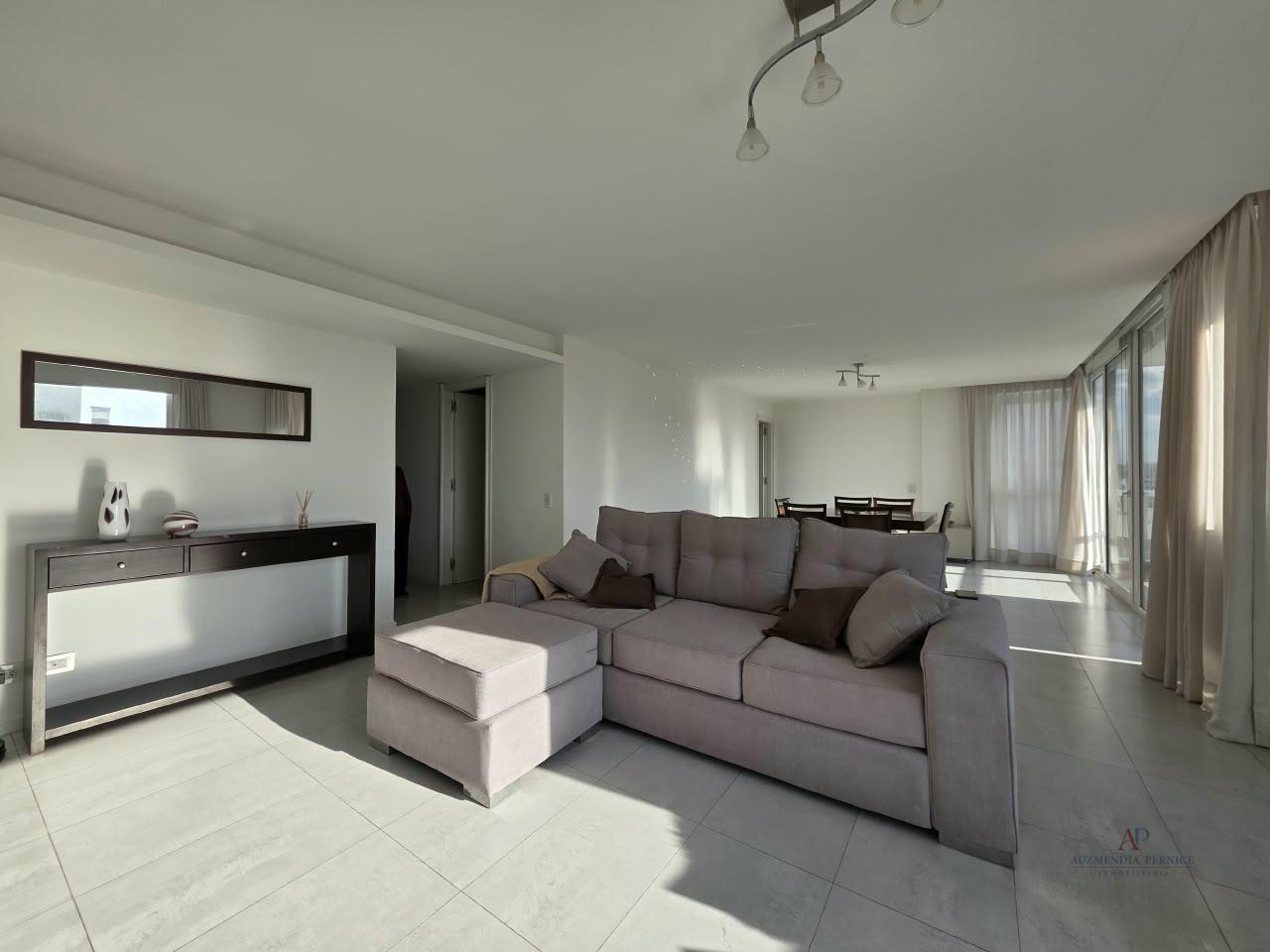 Foto de venta departamento 4 ambientes cochera doble Guemes, imagen 3