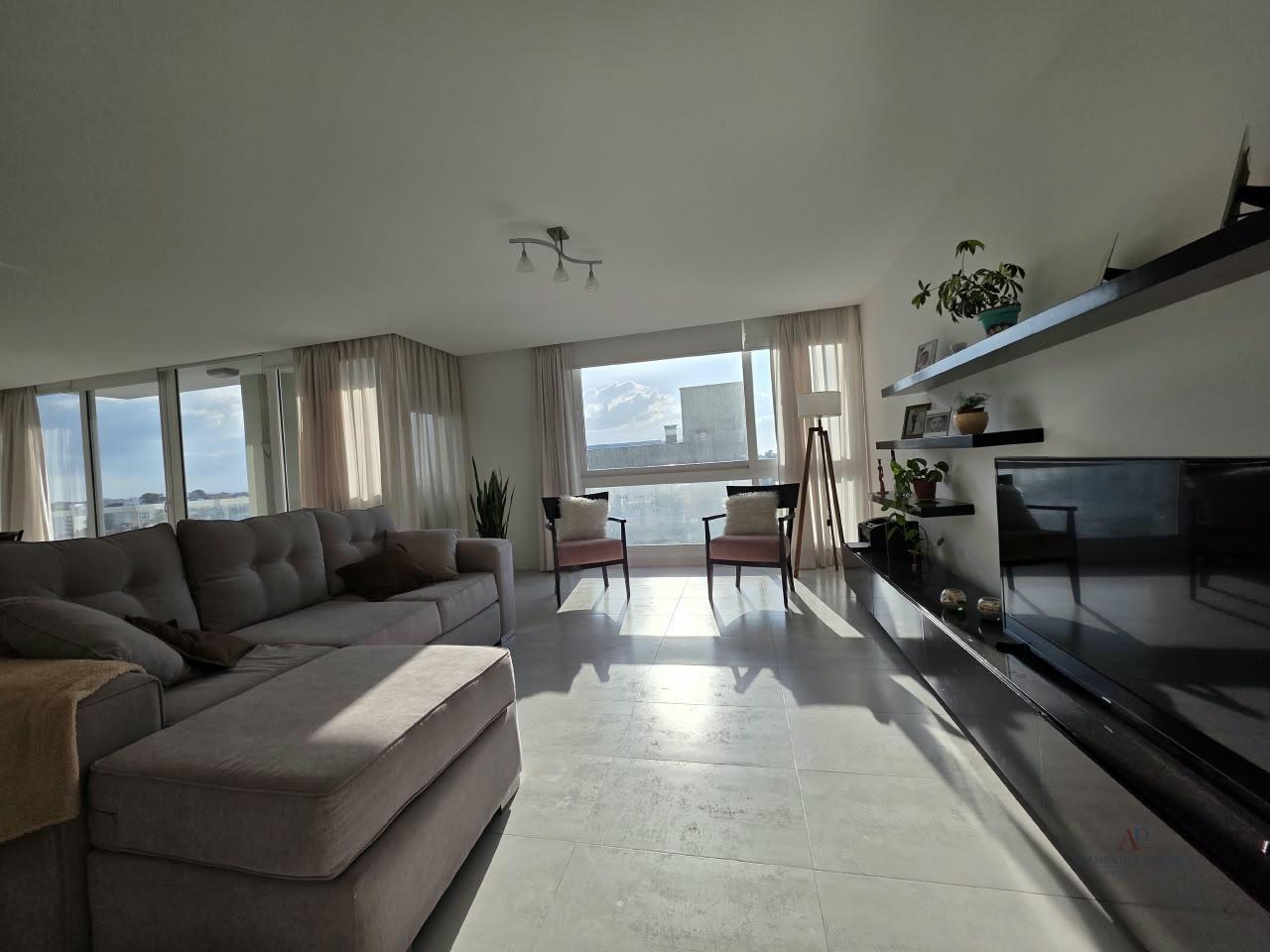 Foto de venta departamento 4 ambientes cochera doble Guemes, imagen 4