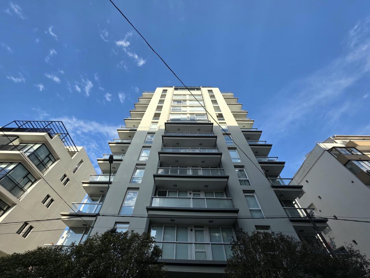 Foto de venta departamento 4 ambientes cochera doble Guemes, imagen 2