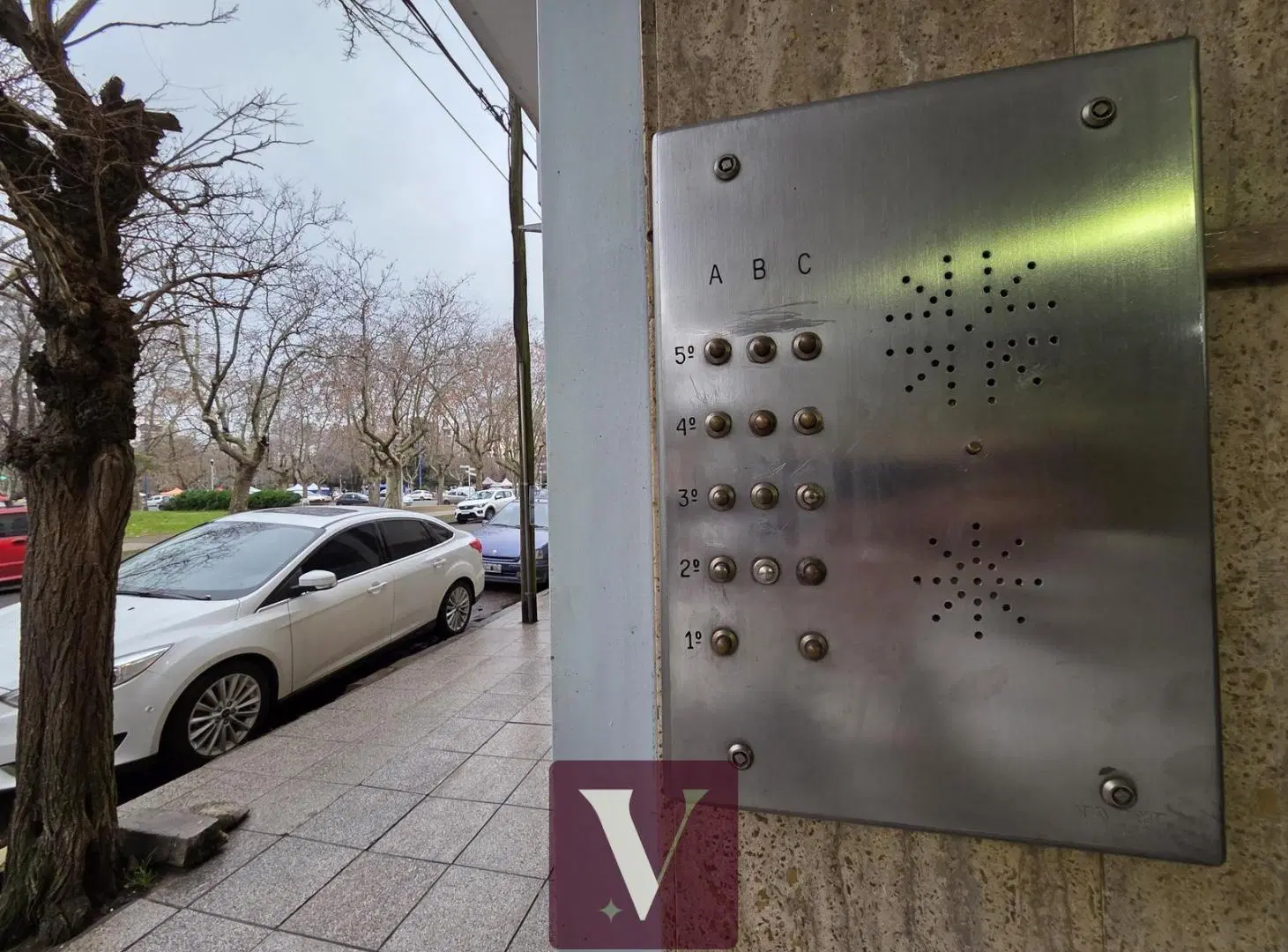 Departamento en venta 3 ambientes a la calle-Plaza Rocha- 3