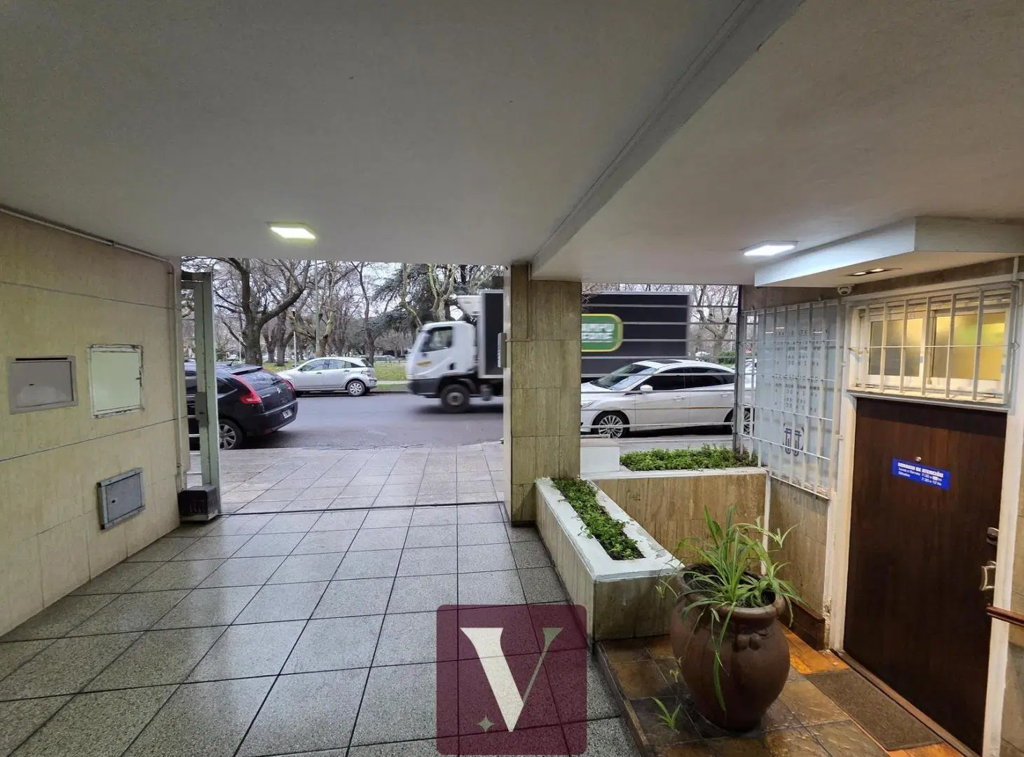 Departamento en venta 3 ambientes a la calle-Plaza Rocha- 1