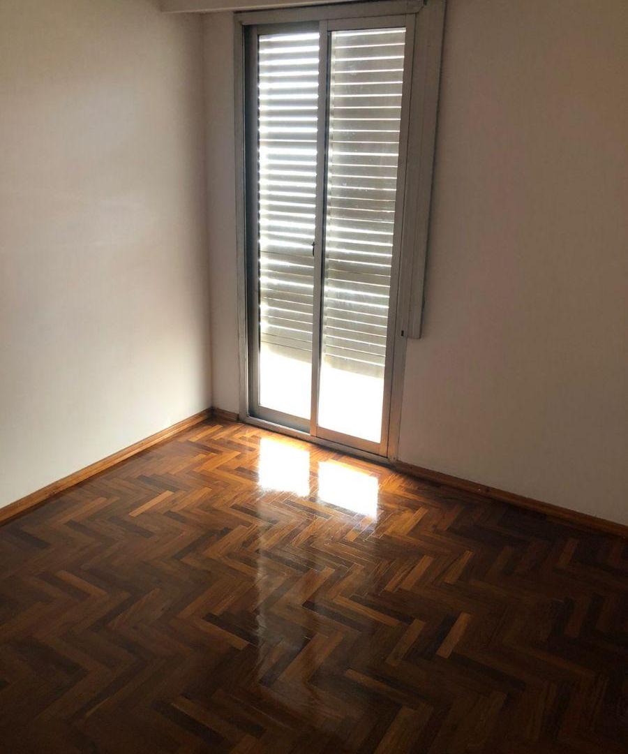 Foto de UBICACIÒN PRIVILEGIADA! PISO ALTO !DOS BALCONES! EXCELENTE ESTADO MUY, imagen 2