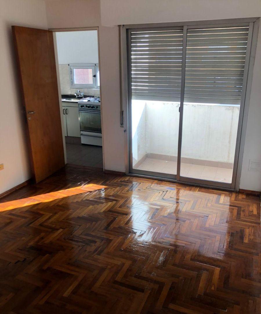 Foto de UBICACIÒN PRIVILEGIADA! PISO ALTO !DOS BALCONES! EXCELENTE ESTADO MUY, imagen 3