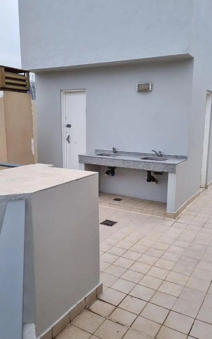 IMPECABLE ESTADO!ESCRITURA!SOBRE AVENIDA!PISO MEDIO AL ESTE! COCINA SEPARADA!DORMITORIO ENORME! 8