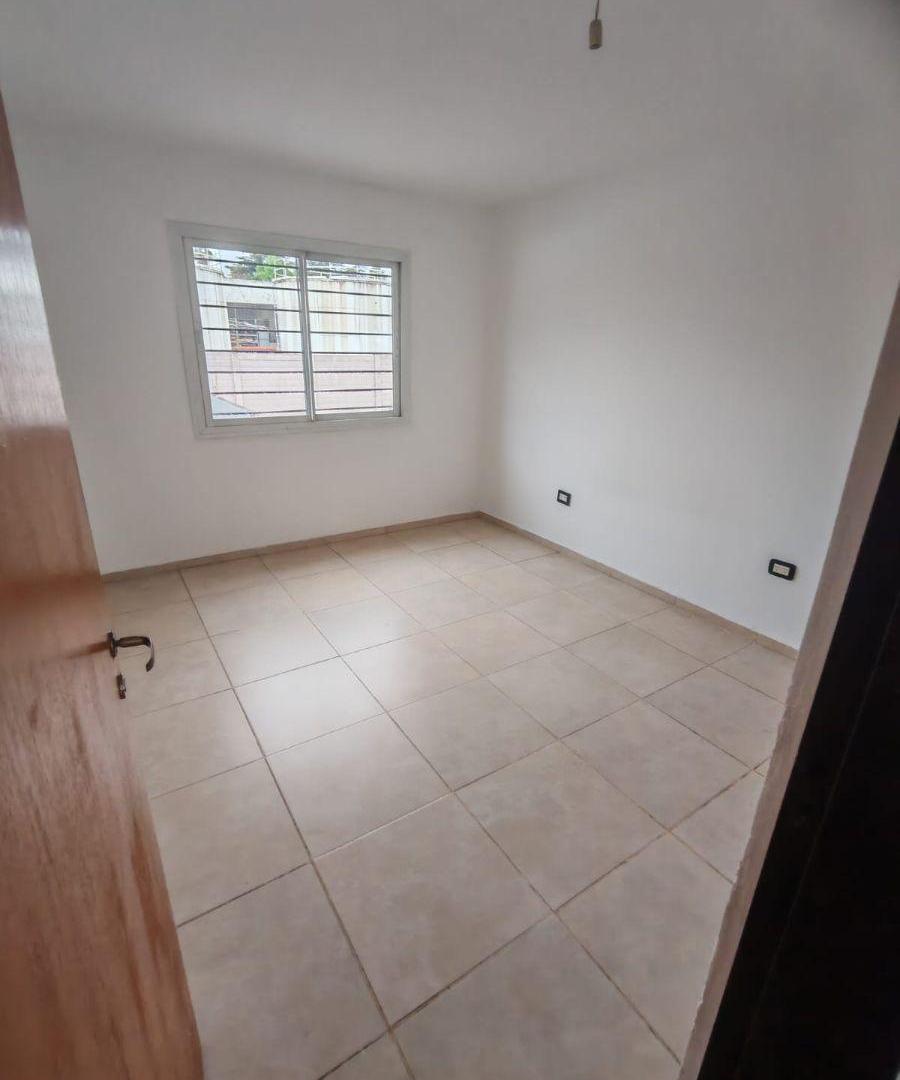 Foto de DUPLEX AMPLIO Y COMODO! COCHERAX2 PATIO CON ASADOR ! LIVING RECTANGULAR, imagen 4