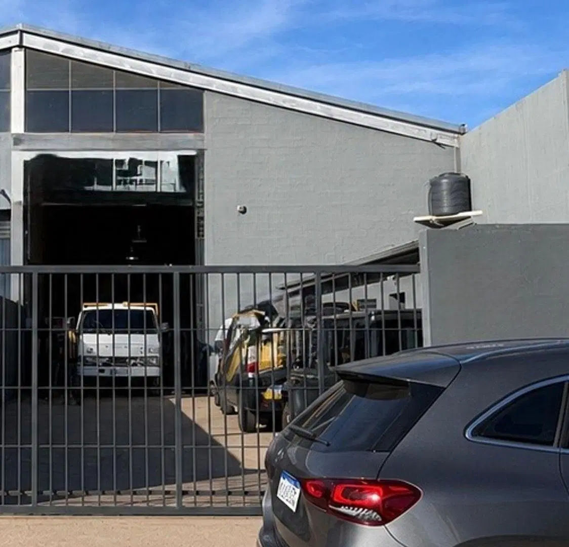 Depósito en Venta | 360 m² Cubiertos + Oficinas | Lote de 500 m² | A metros de Av. Donosa y Manantia 3
