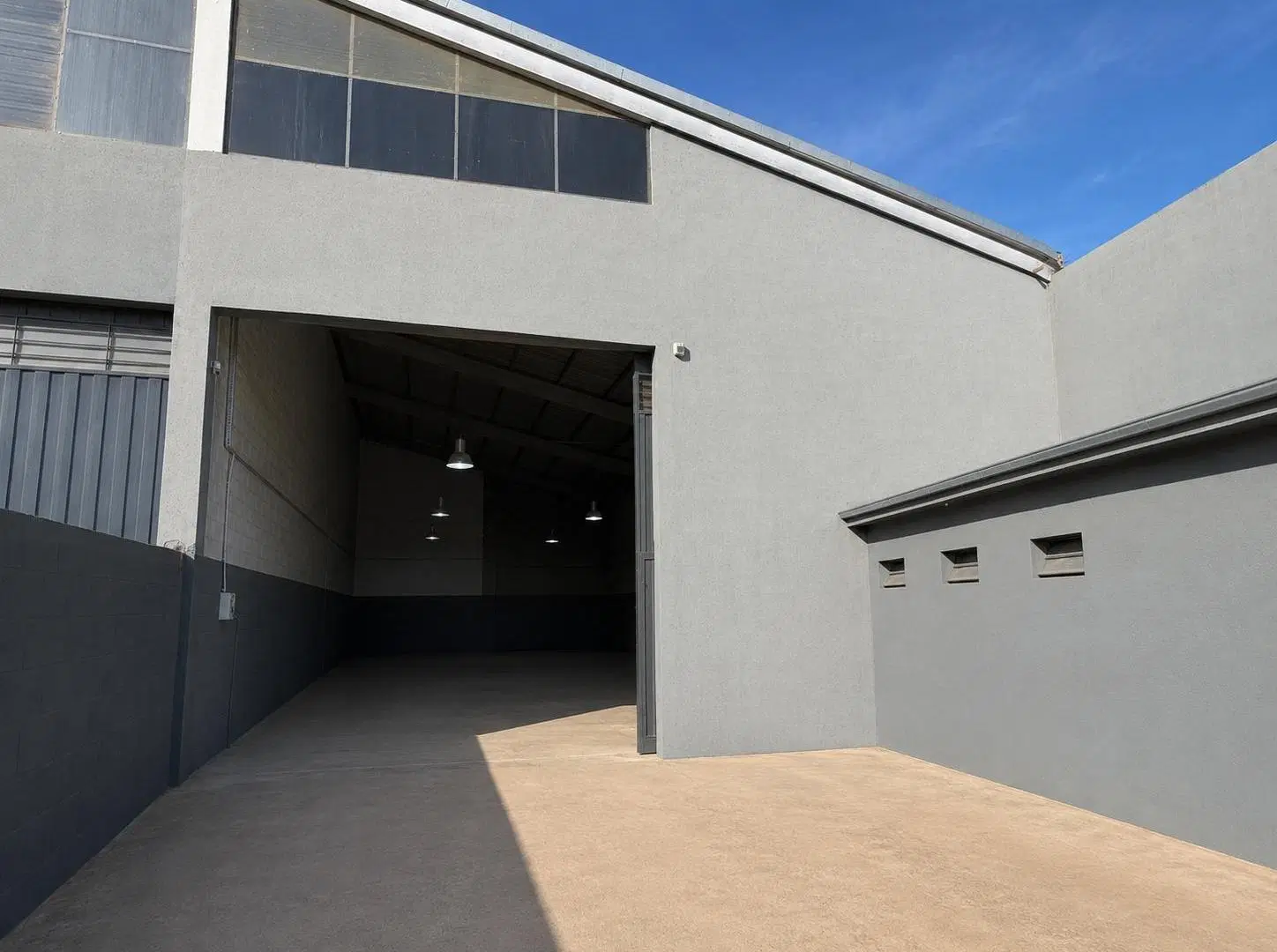 Depósito en Venta | 360 m² Cubiertos + Oficinas | Lote de 500 m² | A metros de Av. Donosa y Manantia 2