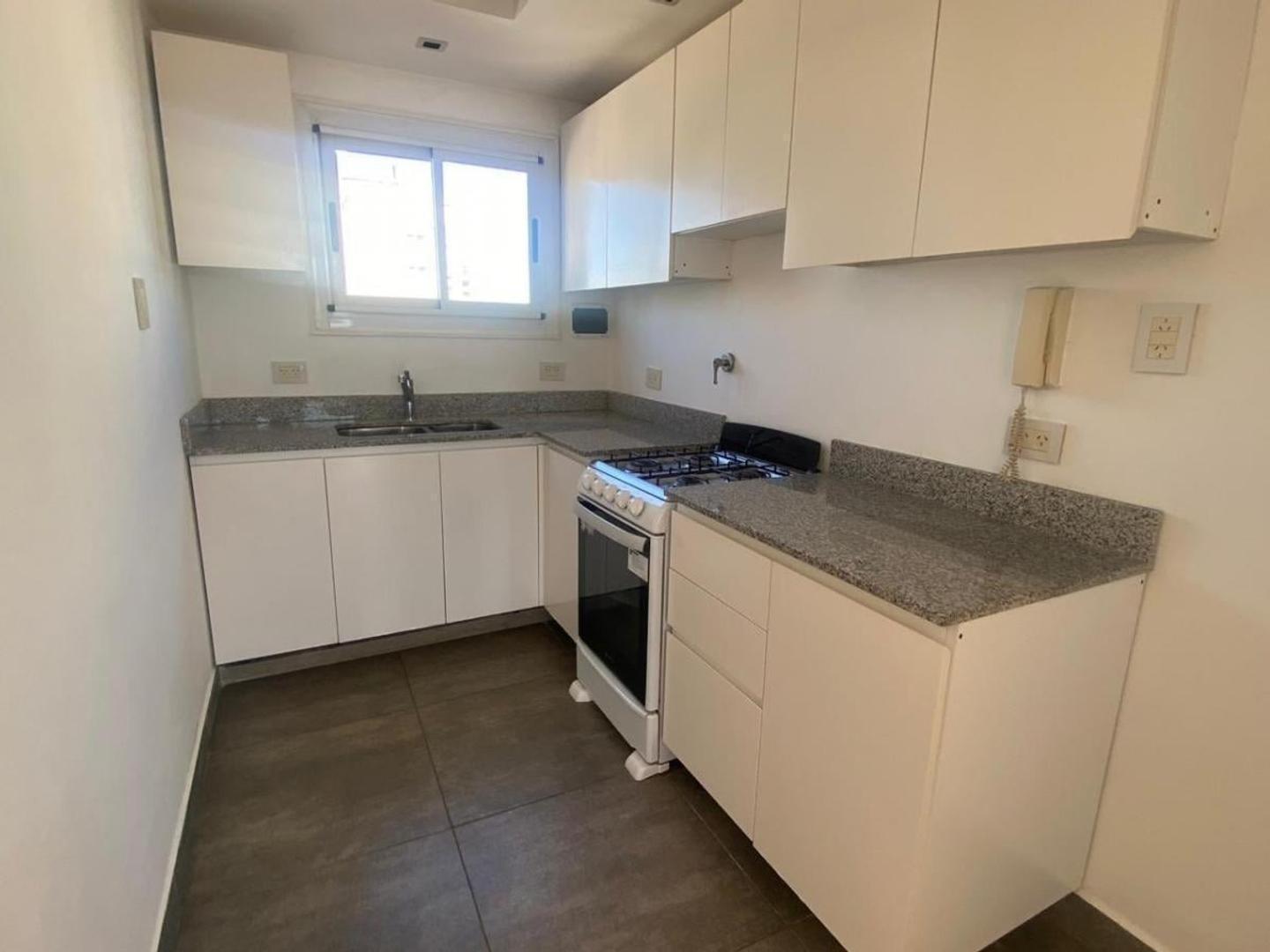 Foto de VENTA SEMIPISO AMPLIO 4 AMBIENTES CON COCHERA EN COLEGIALES, imagen 5