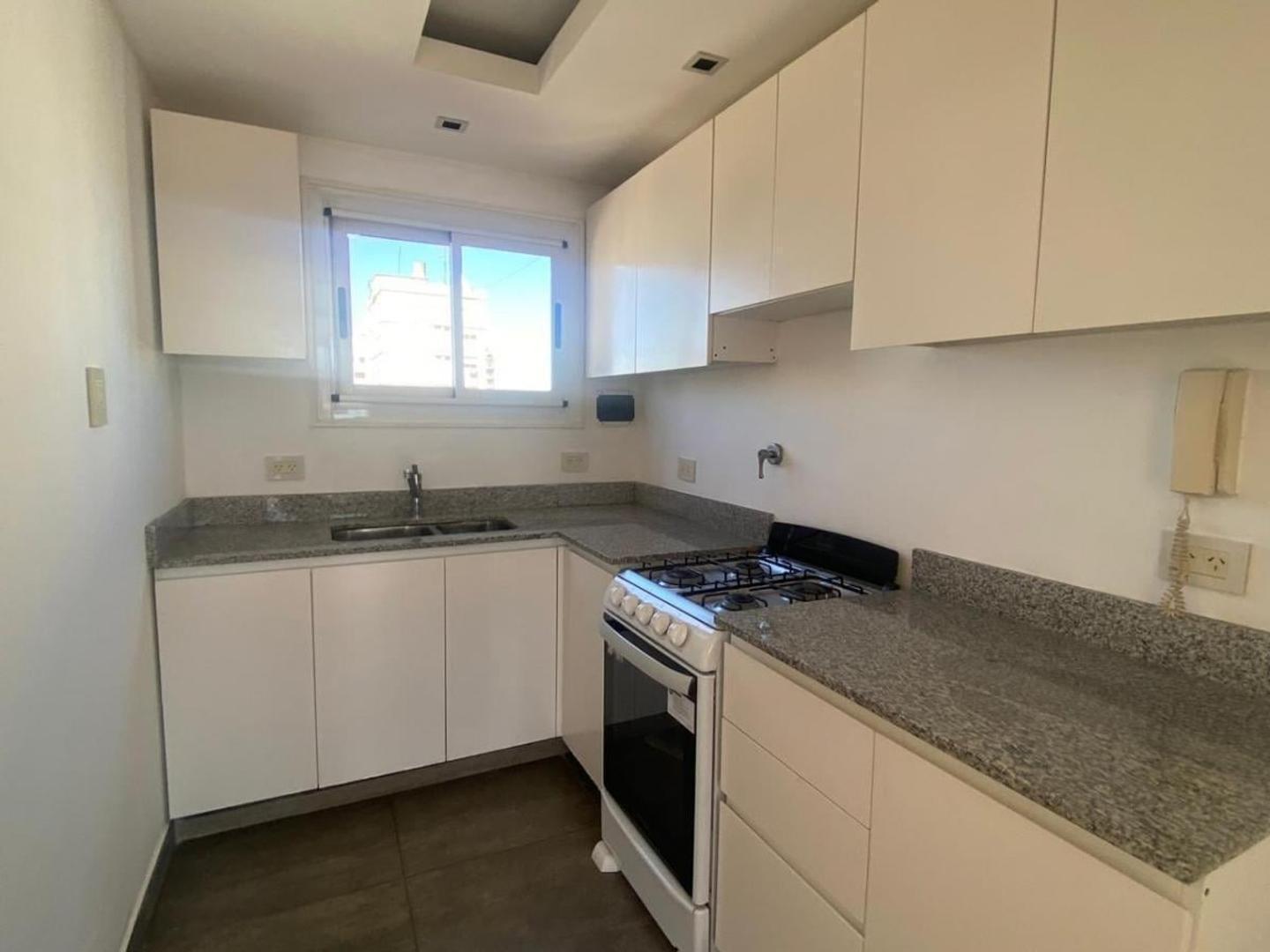 Foto de VENTA SEMIPISO AMPLIO 4 AMBIENTES CON COCHERA EN COLEGIALES, imagen 2