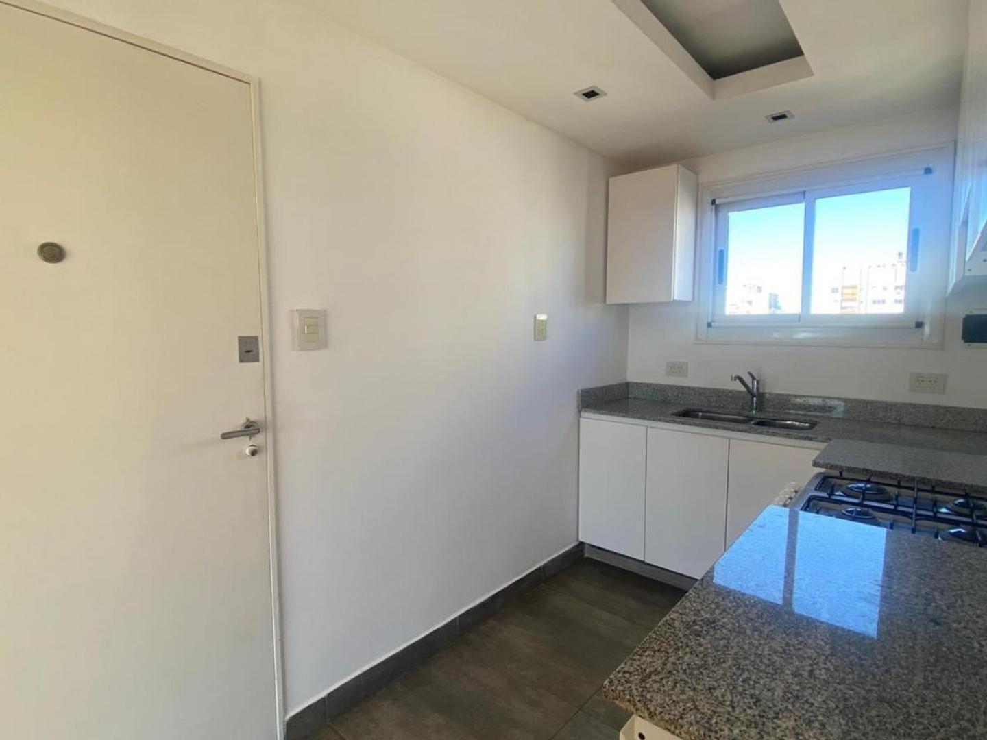 Foto de VENTA SEMIPISO AMPLIO 4 AMBIENTES CON COCHERA EN COLEGIALES, imagen 3
