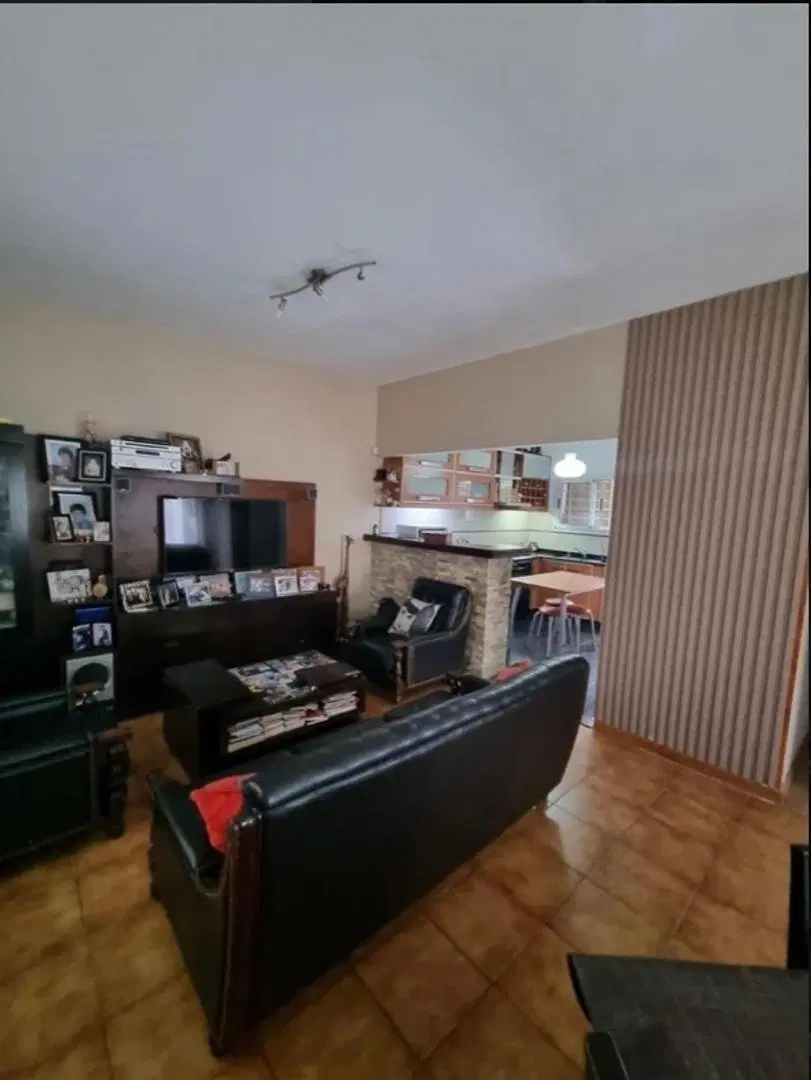 VENTA CASA 4 AMBIENTES CON PATIO Y TERRAZA EN MONTE CASTRO 2