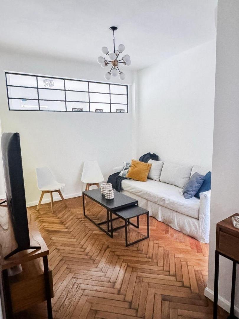 Foto de VENTA LUMINOSO DEPARTAMENTO 2 AMBIENTES CON BALCON– RECOLETA, imagen 2
