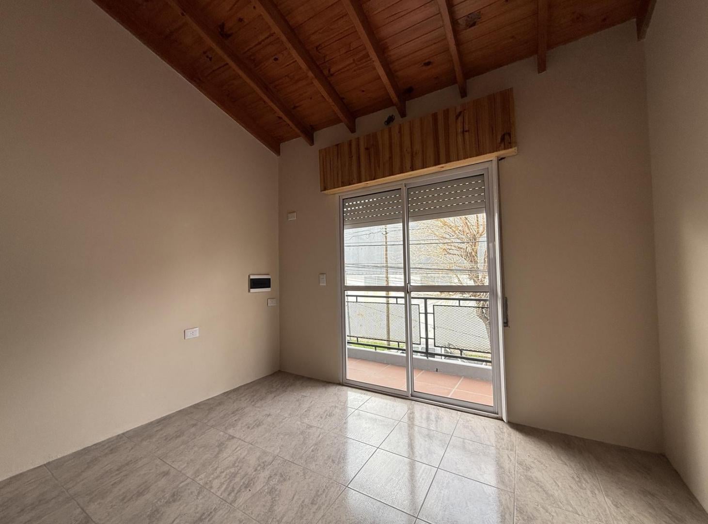 Foto de PH en Alquiler en Villa Ballester, imagen 1