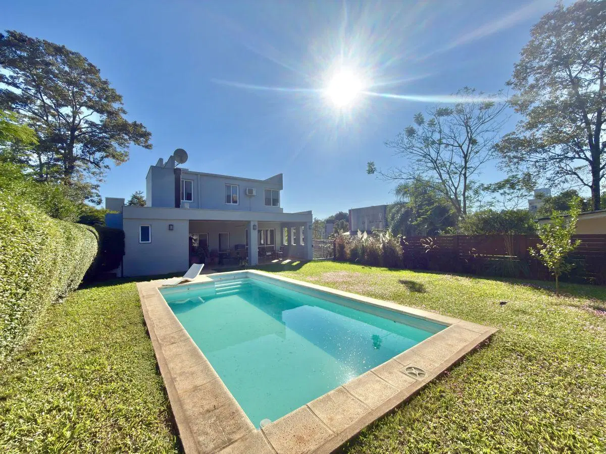 Venta - Casa - 5 Ambientes - Barrio Privado - Pileta - Seguridad Fisica 24hs - Posadas 1