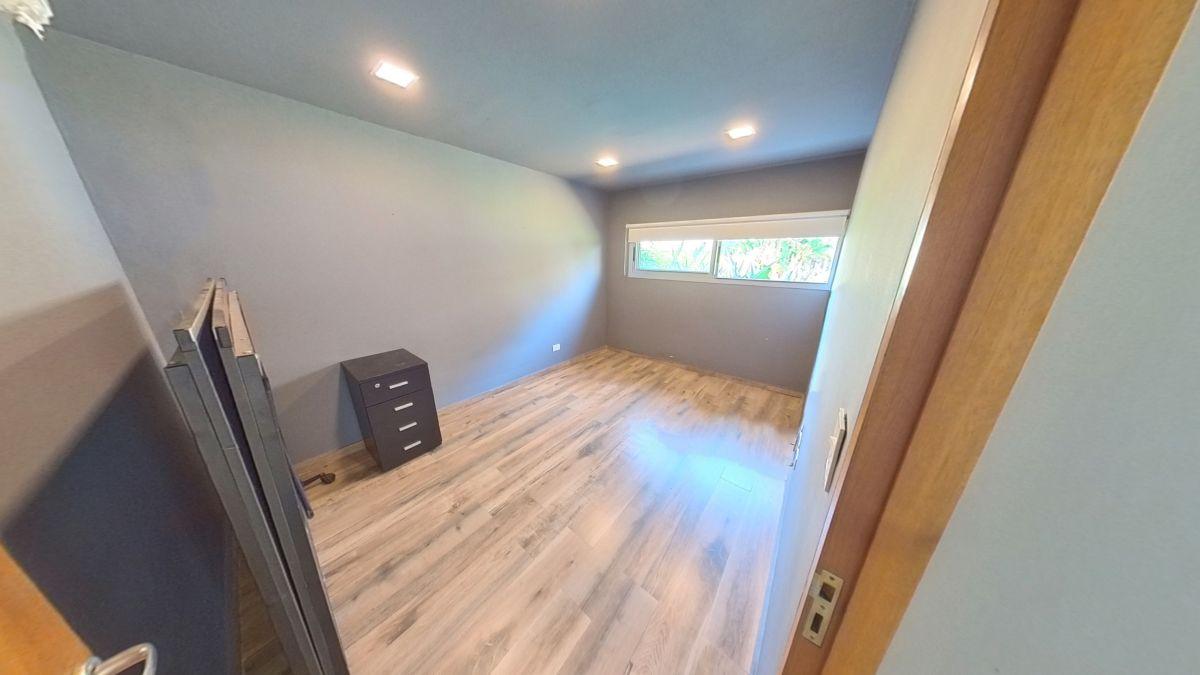 Foto de Venta - Casa - 8 Ambientes - 5 Dormitorios - Barrio Privado - Pileta, imagen 4