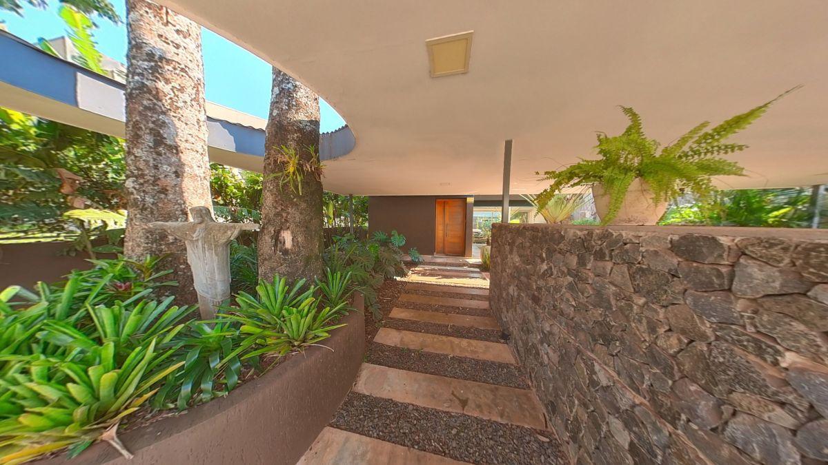 Foto de Venta - Casa - 8 Ambientes - 5 Dormitorios - Barrio Privado - Pileta, imagen 1