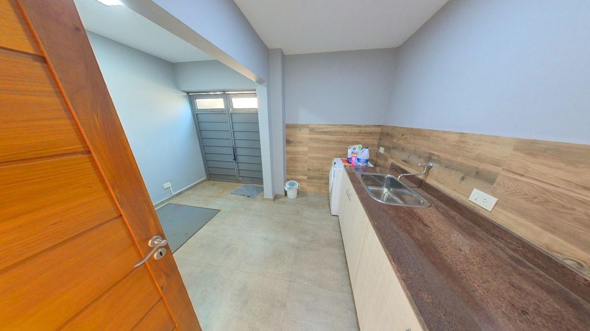 Foto de Venta - Casa - 8 Ambientes - 5 Dormitorios - Barrio Privado - Pileta, imagen 5