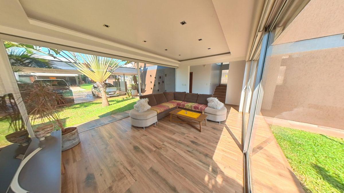 Foto de Venta - Casa - 8 Ambientes - 5 Dormitorios - Barrio Privado - Pileta, imagen 2