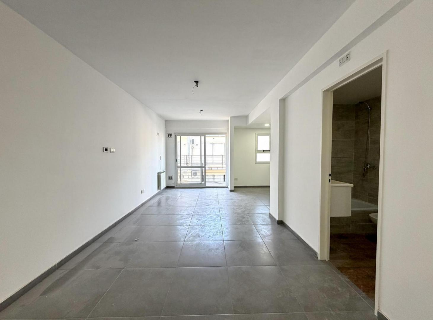 Foto de DEPARTAMENTO EN VENTA ADROGUE MONOAMBIENTE, imagen 3