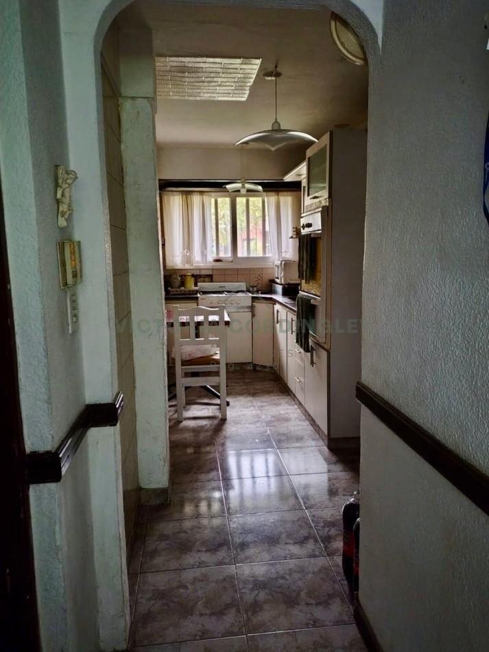 Foto de VENTA | CHALET 5 AMBIENTES | PARQUE LURO, imagen 2