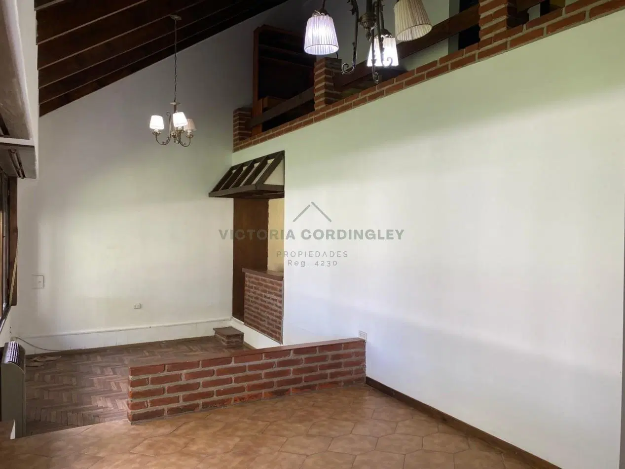 VENTA | CASA 4 AMBIENTES | COCHERA | MONTEMAR 8