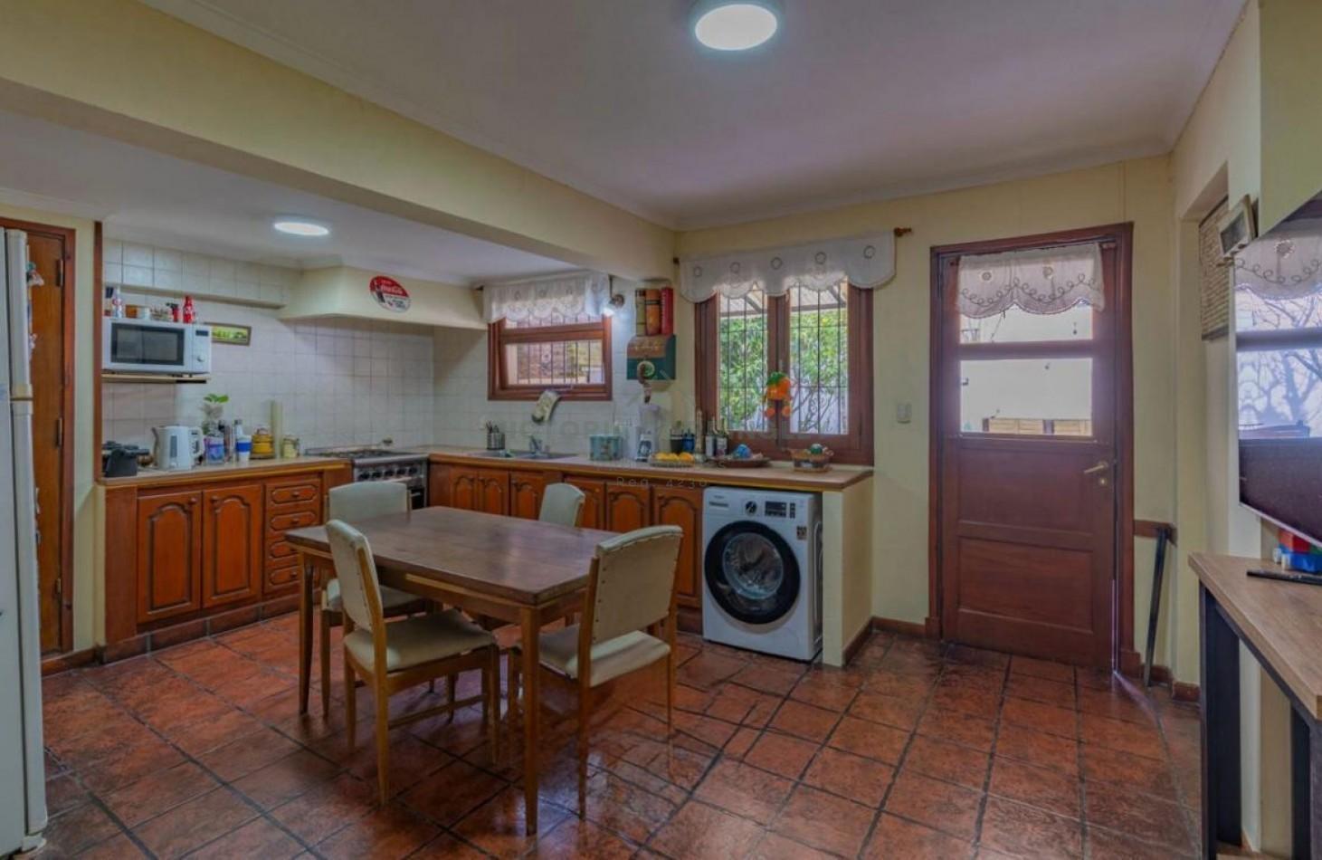 Foto de VENTA | CASA 4 AMBIENTES | COCHERA | ZONA GUEMES, imagen 5