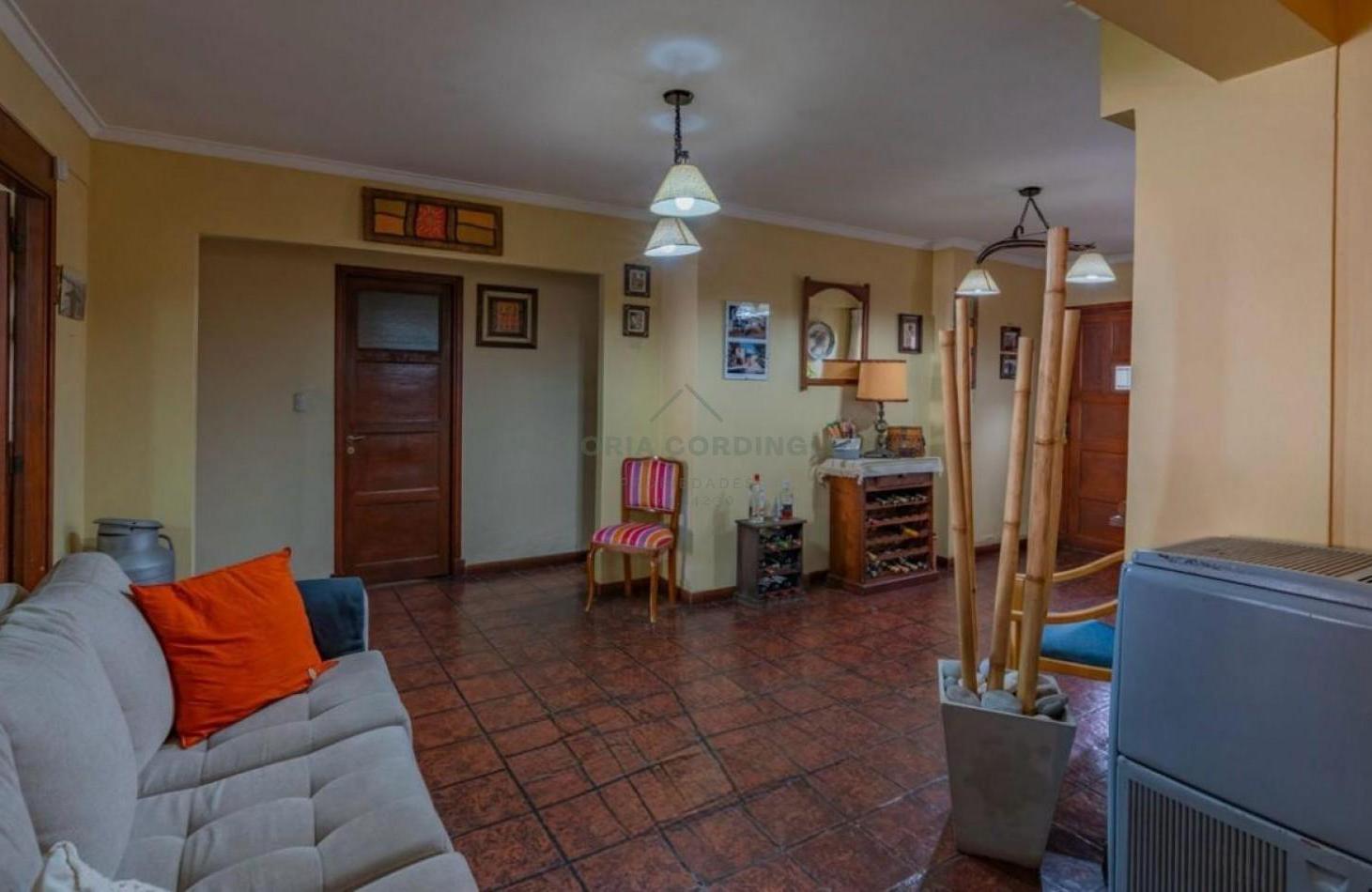 Foto de VENTA | CASA 4 AMBIENTES | COCHERA | ZONA GUEMES, imagen 4