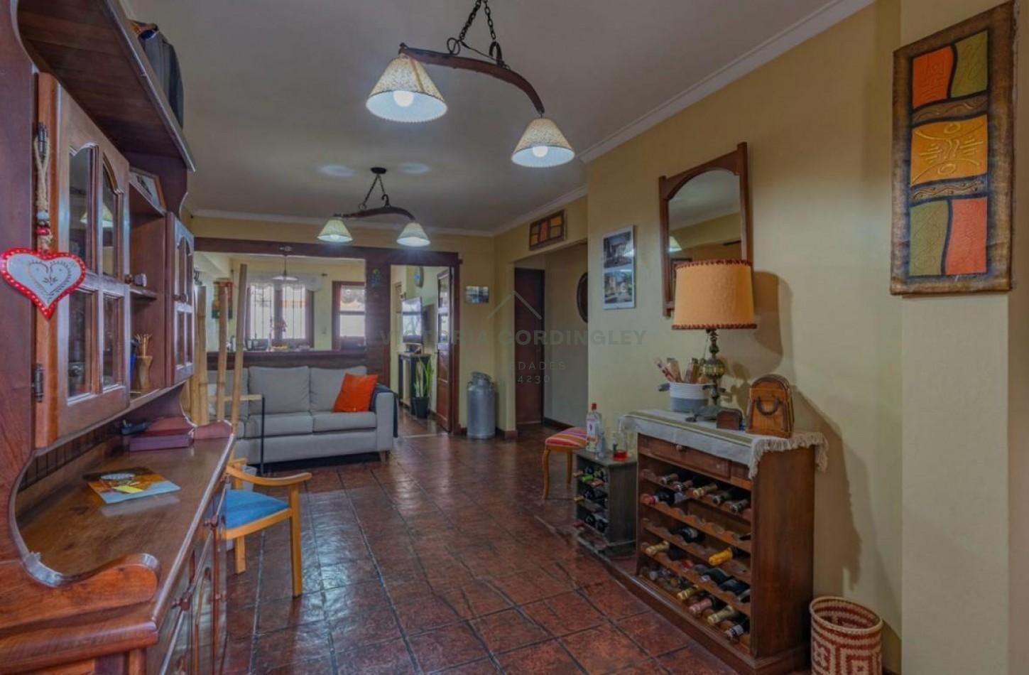 Foto de VENTA | CASA 4 AMBIENTES | COCHERA | ZONA GUEMES, imagen 3