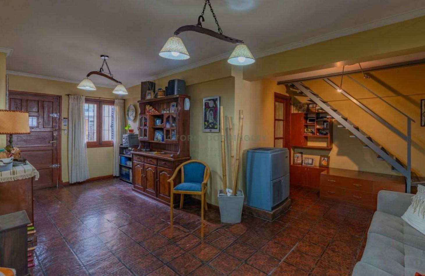 Foto de VENTA | CASA 4 AMBIENTES | COCHERA | ZONA GUEMES, imagen 2