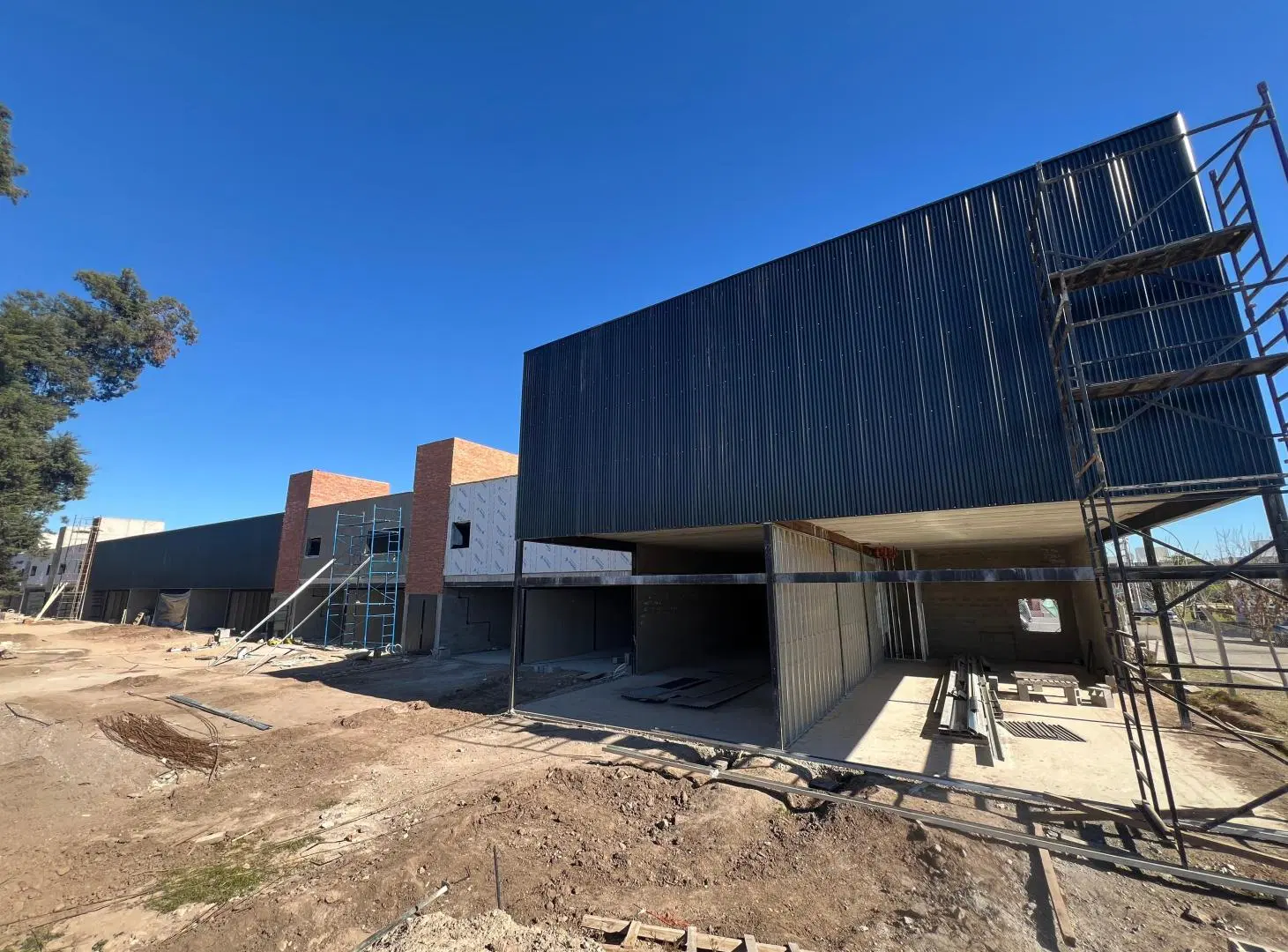 Locales comerciales y oficinas en venta en ONSE Mall Comercial, sobre Av. 11 de Septiembre, Córdoba 2