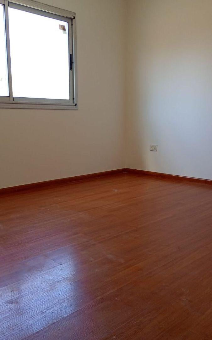 Foto de Duplex 3 ambientes con cochera Bernal, imagen 5