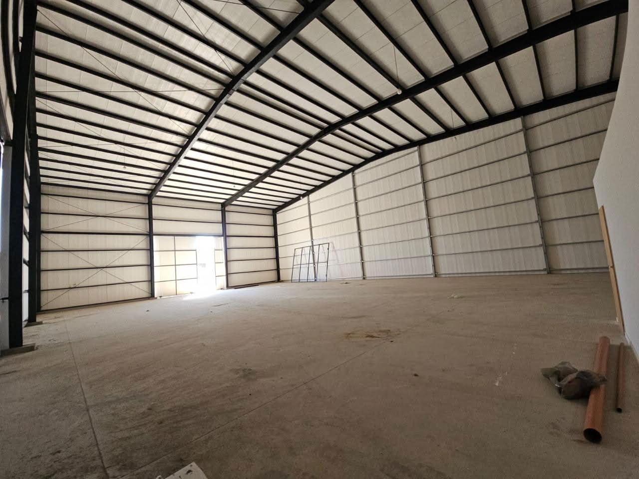 Foto de ALQUILER | IMPORTANTE NAVE INDUSTRIAL NUEVA DE 2.470 m² | USD 4/m², imagen 2