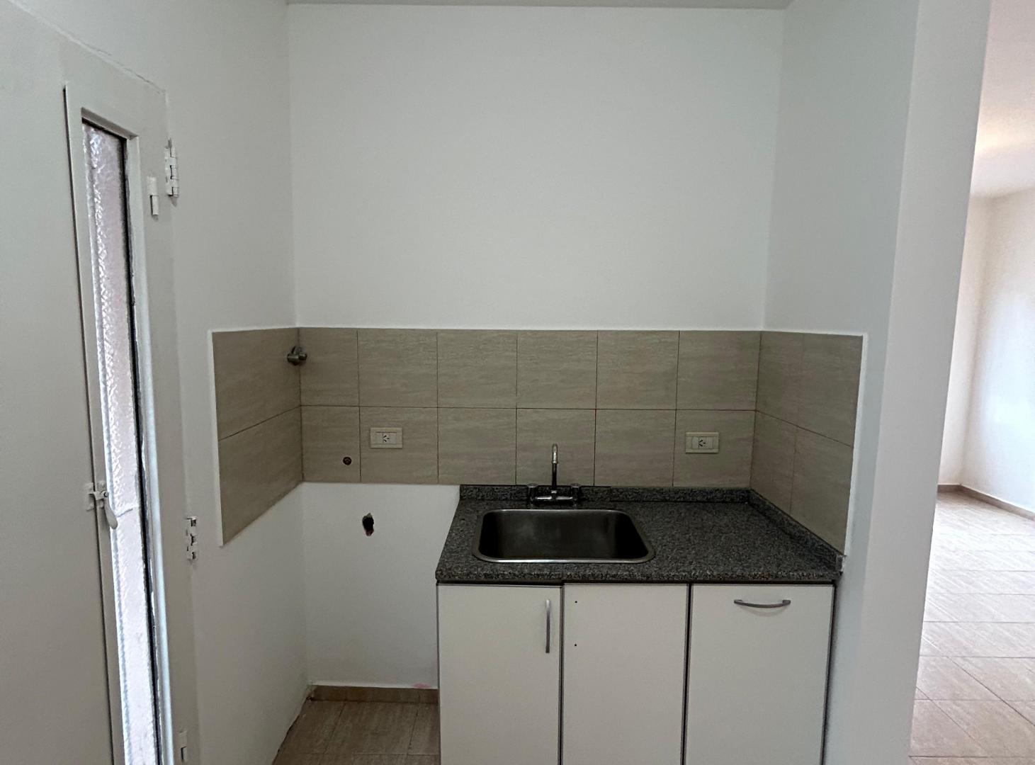 Foto de ALQUILO DÚPLEX 3 DORMITORIOS C/ COCHERA B° AMEGUINO SUR, imagen 4